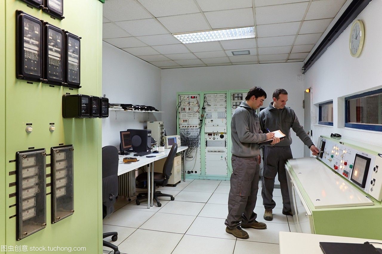 控制室。電力電子實(shí)驗(yàn)室。電氣設(shè)備的認(rèn)證。技術(shù)服務(wù)行業(yè)。bizkaiatecnalia研究和創(chuàng)新巴斯克的國(guó)家西班牙。